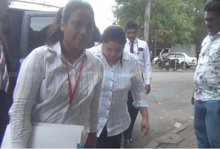 முன்னாள் பிரதி அமைச்சர் சரண குணவர்தனவின் மனைவி கைது – கையூட்டல் குற்றச்சாட்டு