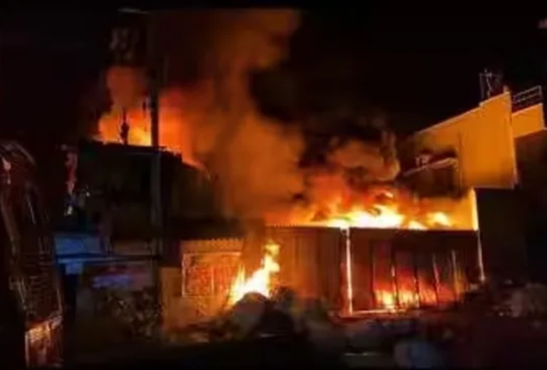 மொரட்டுவ குடியிருப்பில் பயங்கர தீ விபத்து – ஒருவர் உயிரிழப்பு, இருவர் படுகாயம்